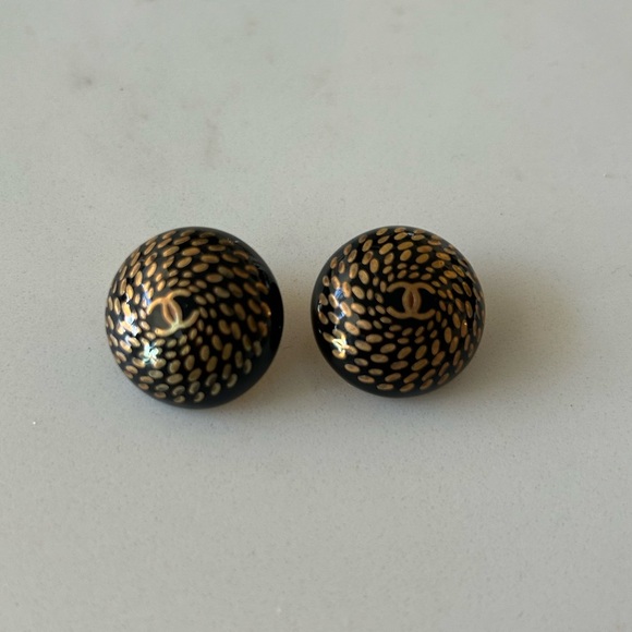 Chanel Black and Gold Vintage Earrings - Picture 1 of 3